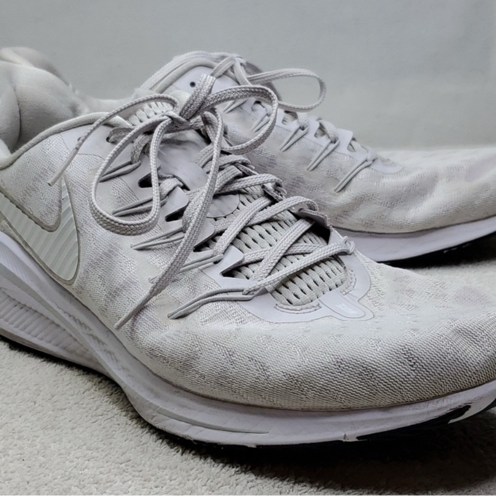 Nike mens air zoom vomero 14 triple white cushioned running shoes size
14